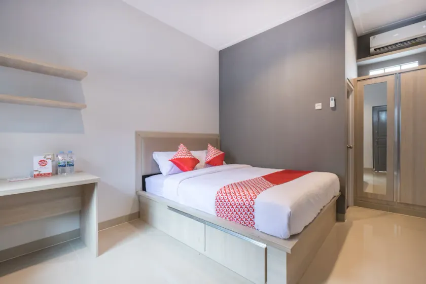 Urban Residence by OYO Rooms - Image 1