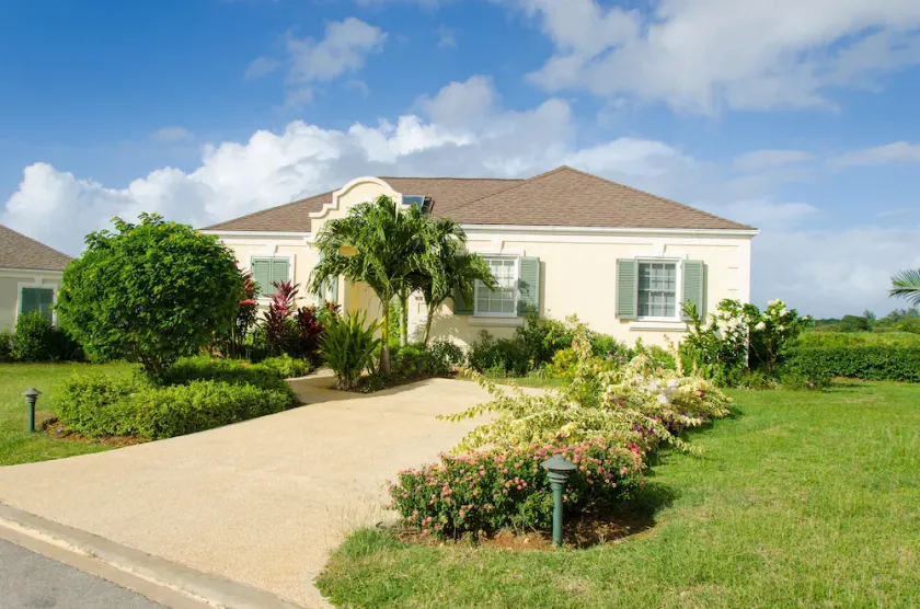 Beautiful Three Bedroom Villa in Gated Community - Image 1