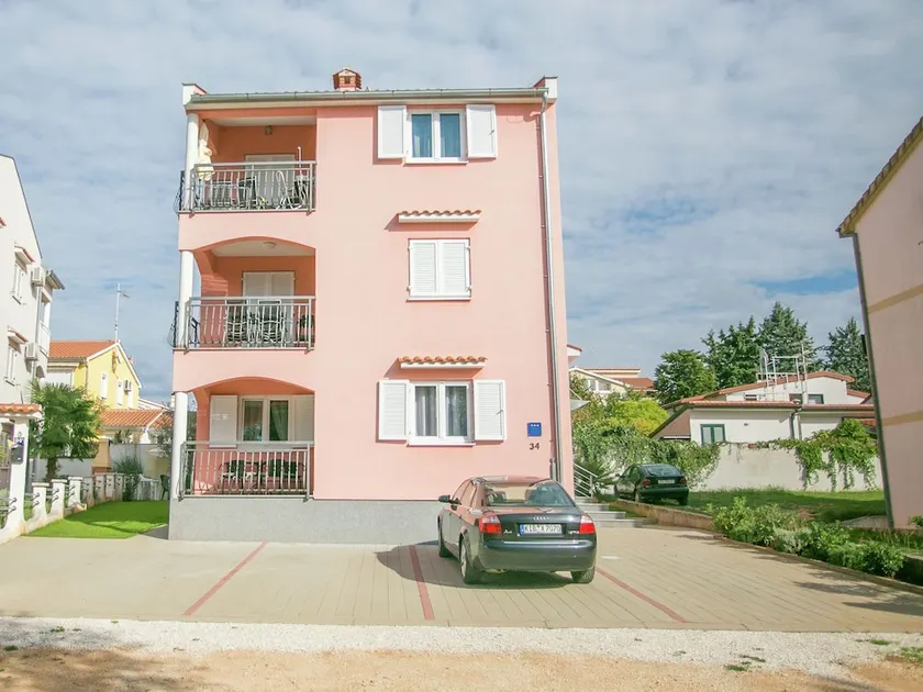 Nice Decorated one Bedroom Apartment With Balcony, Private Parking - Image 1