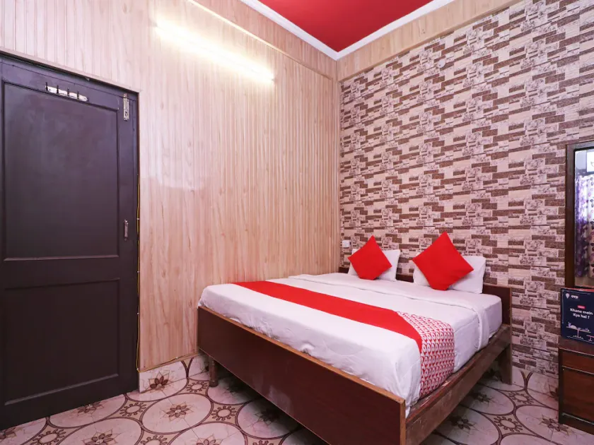 Hotel Anuradha Palace by OYO Rooms - Image 1