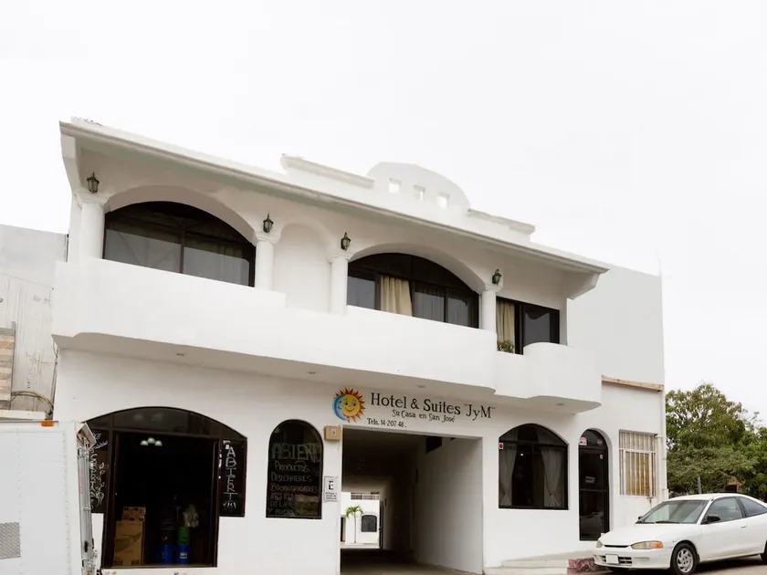 Hotel Jym by Oyo rooms - Image 1