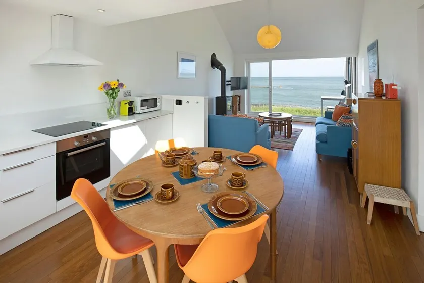 Host Stay Craster Waves - Image 1