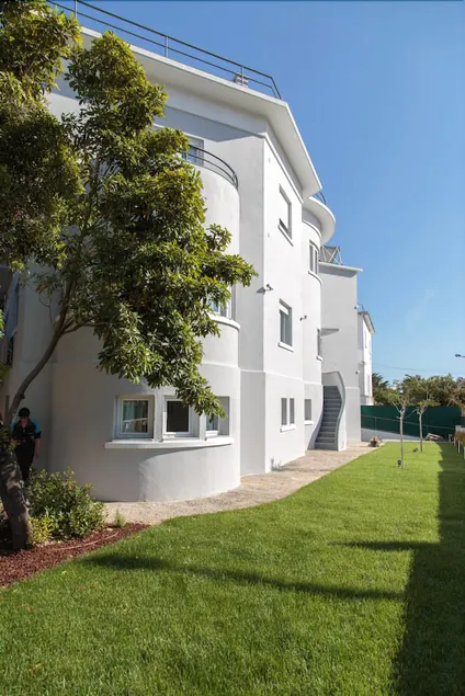 Charming Estoril Guesthouse - Image 1