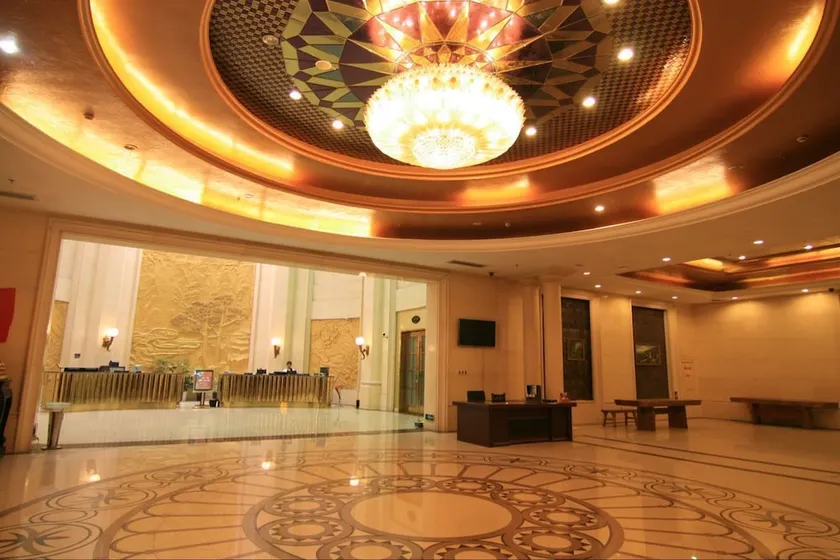 GLORIA PLAZA HOTEL HANGTOU - Image 1