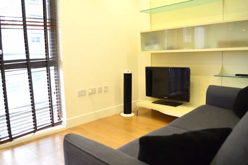 1 Bed Flat in Whitechapel with Roof Terrace - Image 1