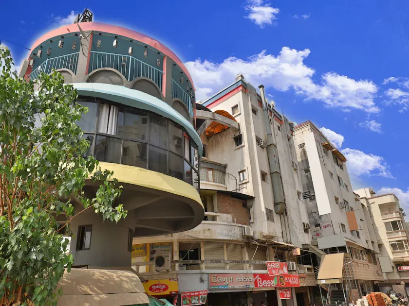 Hotel Sree Balaji Residency by OYO Rooms - Image 1