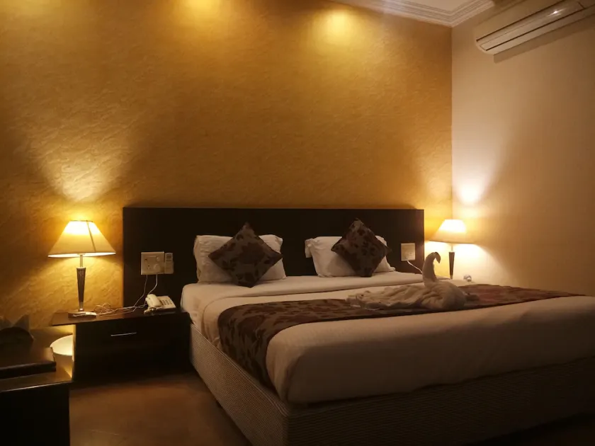Hotel Lovely Palace - Image 1