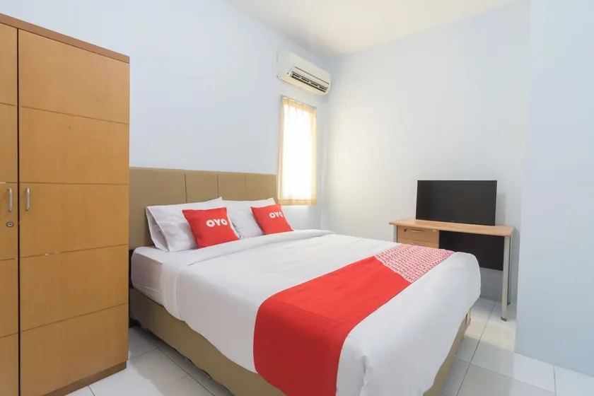 Super OYO 2110 Rotterdam Guest House - Image 1