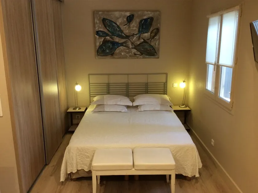 CHEZ ELLES 2 - Image 1