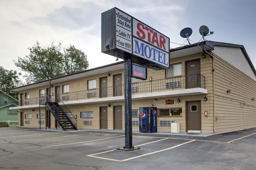 Star Motel - Image 1
