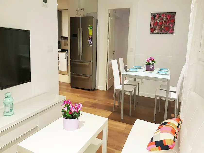 MC YOLO Apartamentos Espacio América - Image 1