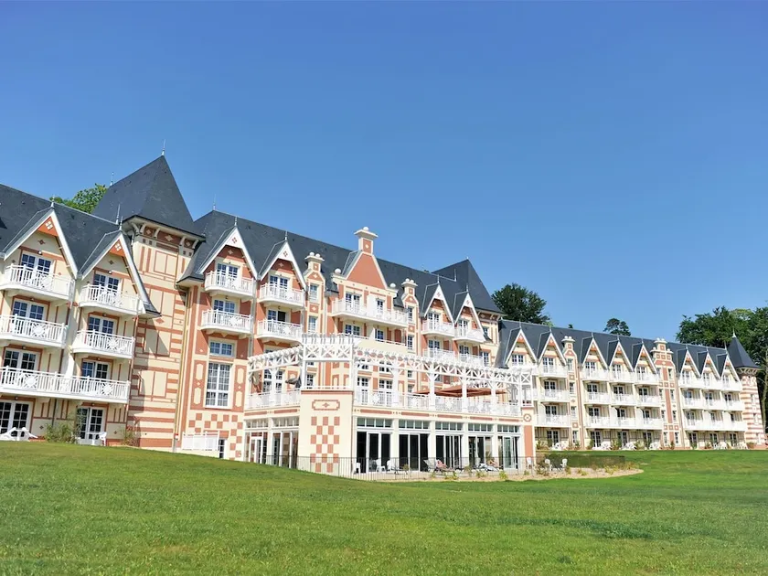 Luxury Apartment in a Gorgeous Area Called La Belle Epoque - Image 1