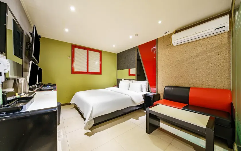 Sol Hotel - Image 1