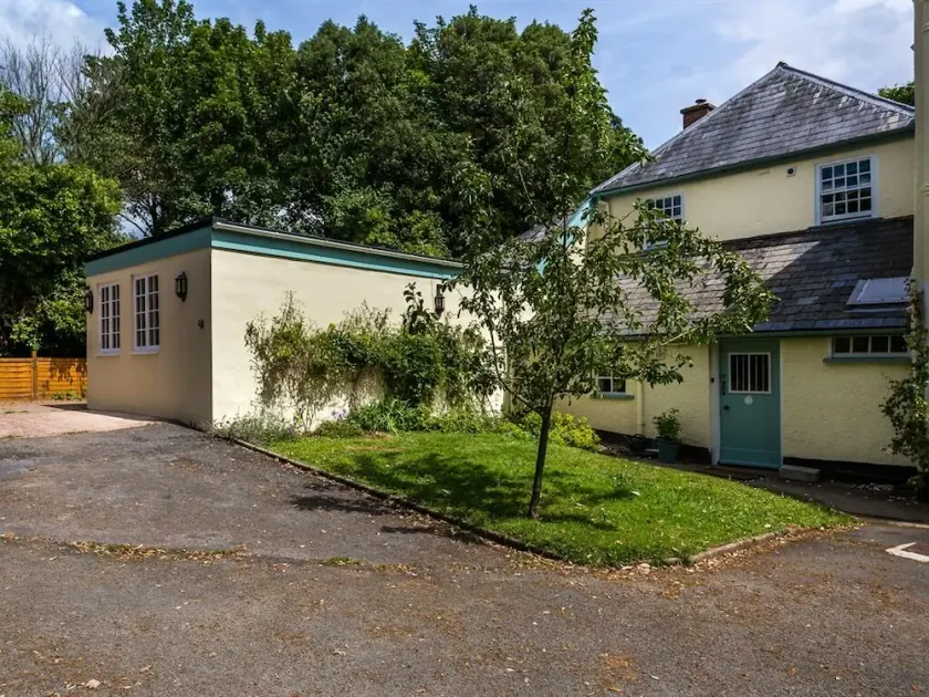 Vicarage Cottage - Image 1