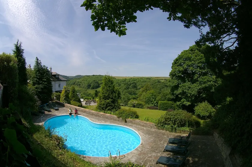 Commonwood Manor - Image 1