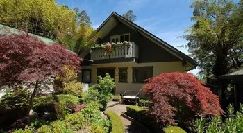 Annie Roe's Luxury Bed & Breakfast - Image 1