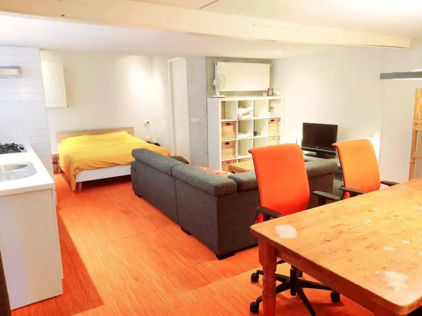 Captivating 2-bed Apartment in Hilversum - Image 1