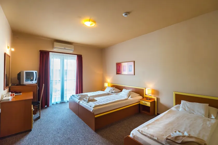 Beachhotel - Image 1