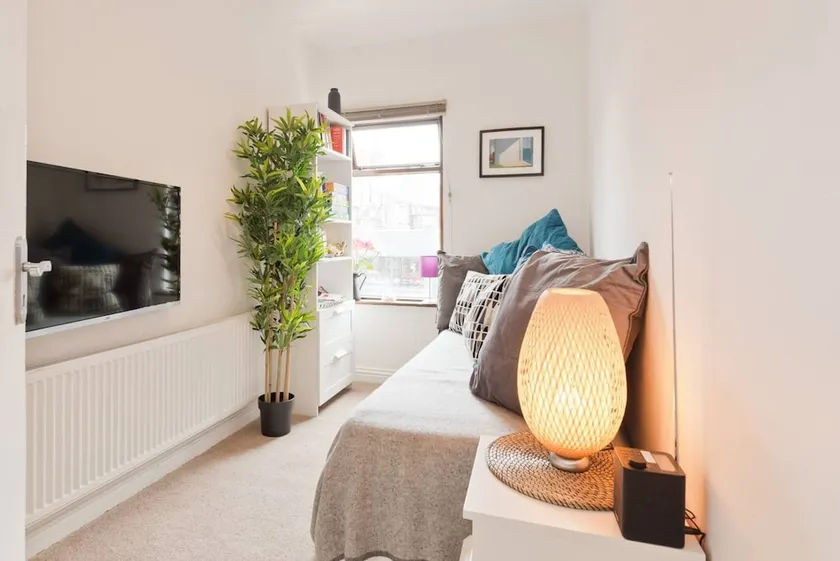 2 Bedroom Apartment By The River - Image 1