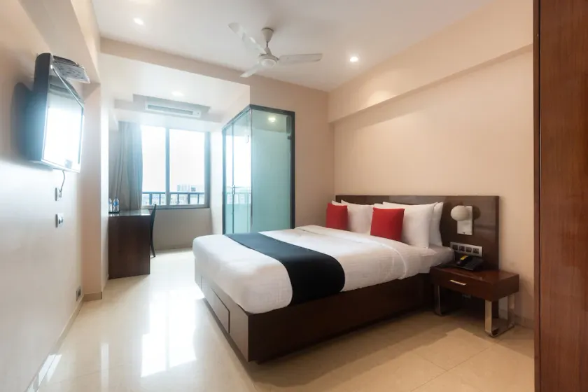 Capital O 44192 Hotel Elite Peak - Image 1