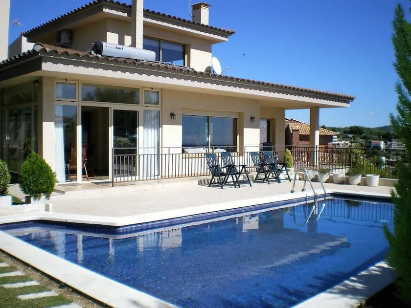 Casa Luna - Image 1