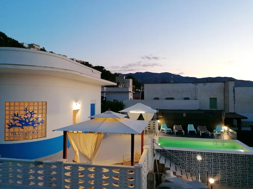 Spacious apartment in Alcamo Marina 90 m² with shared pool - Image 1