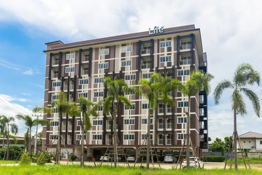 Life Grand Hotel - Image 1