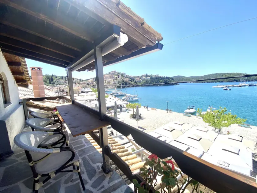Sybota Seaside Retreat - Chique Marina Loft - Image 1