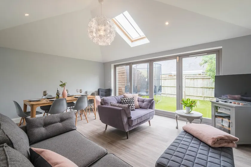 Stylish Family Home by Twickenham Stadium - Image 1