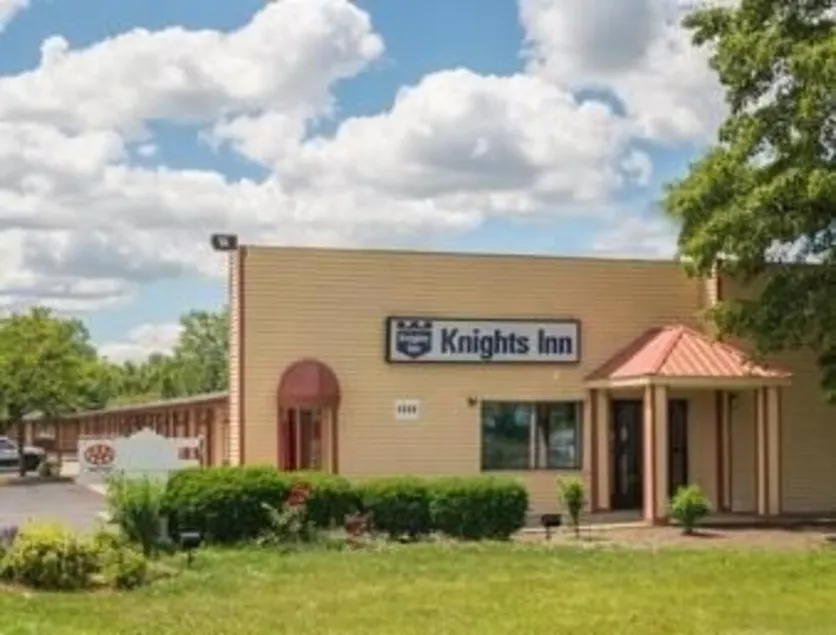 Knights Inn-Columbus Downtown - Image 1