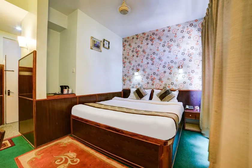 Hotel Makalu By OYO Rooms - Image 1