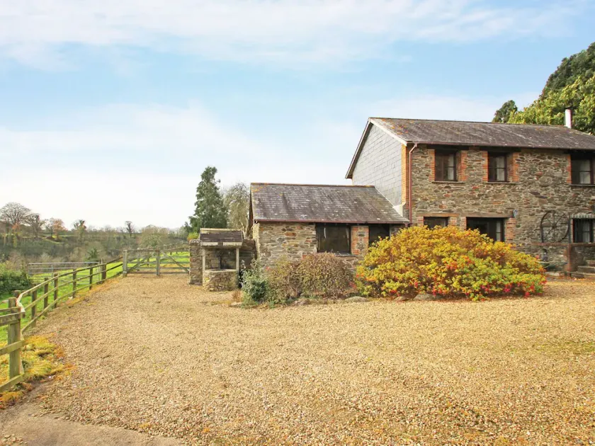 Lower Well Barn - Image 1