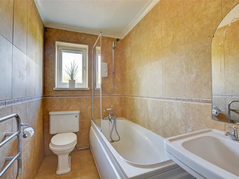 Lovely and Comfortable Holiday Home in Quiet and Stunning Surrounding Area of Begelly - Image 1