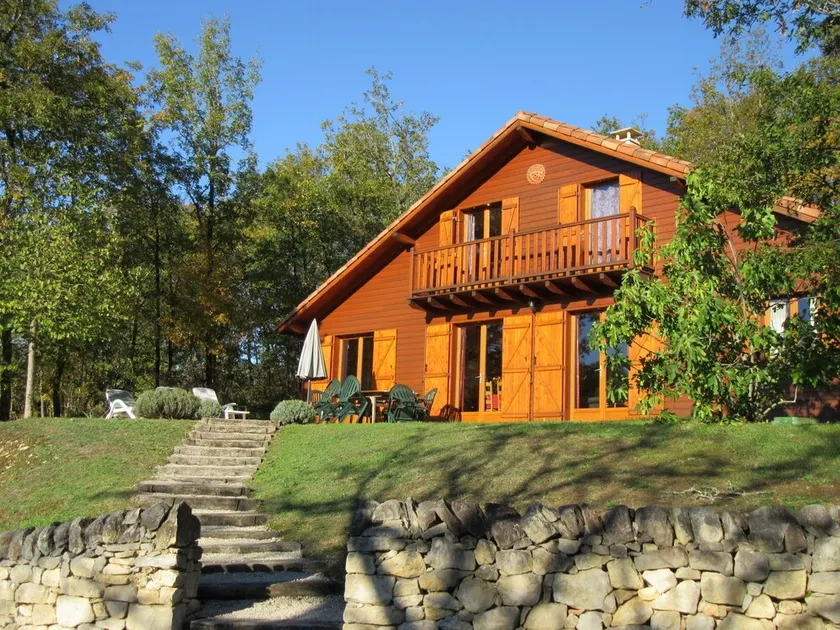 Tidy chalet in the woods of the beautiful Dordogne - Image 1