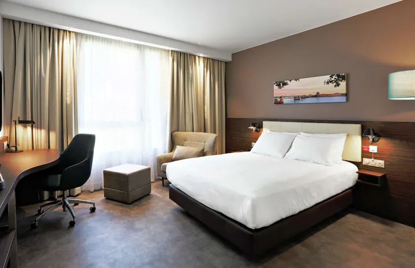 Hampton by Hilton Toulouse Airport - Image 1