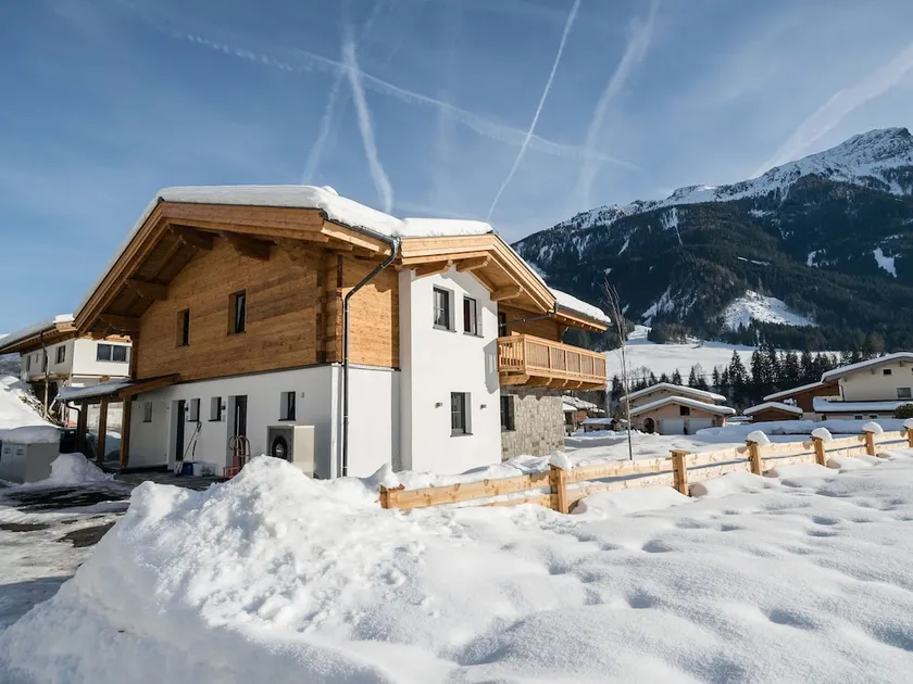 Spacious Holiday Home in Wald im Pinzgau With Sauna - Image 1