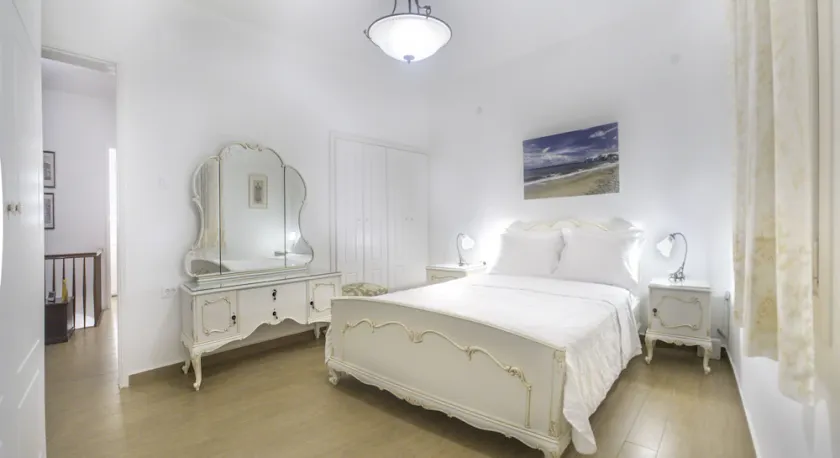 New Mykonos town house - Image 1