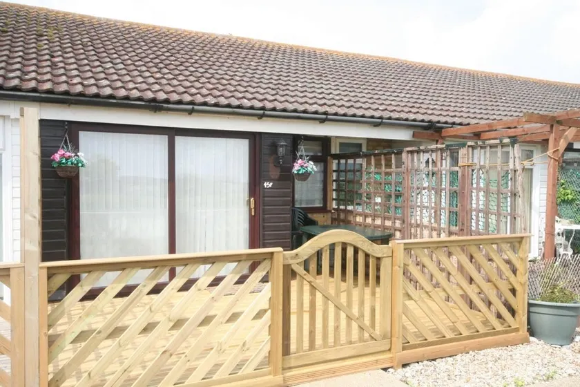 22E Medmerry Park 2 Bedroom Chalet Near Coast - No Manual Workers Allowed - Image 1
