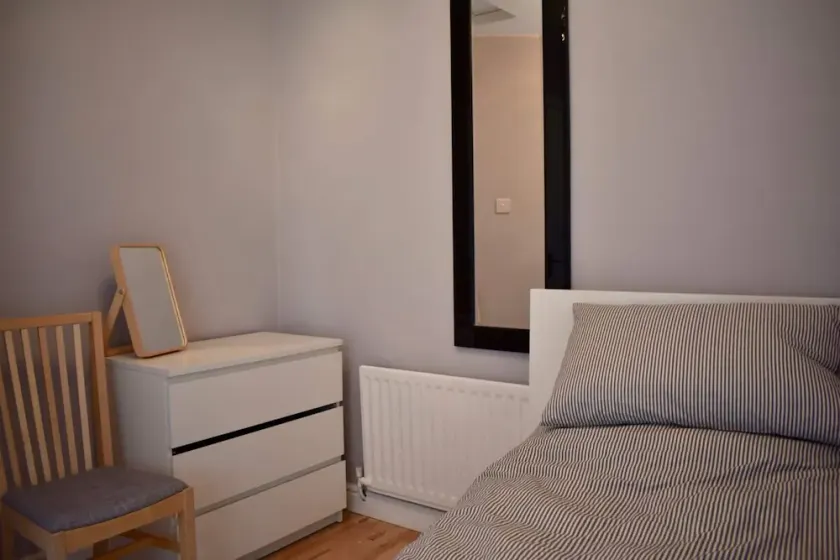 Charming 2 Bedroom Cottage in Central Location - Image 1