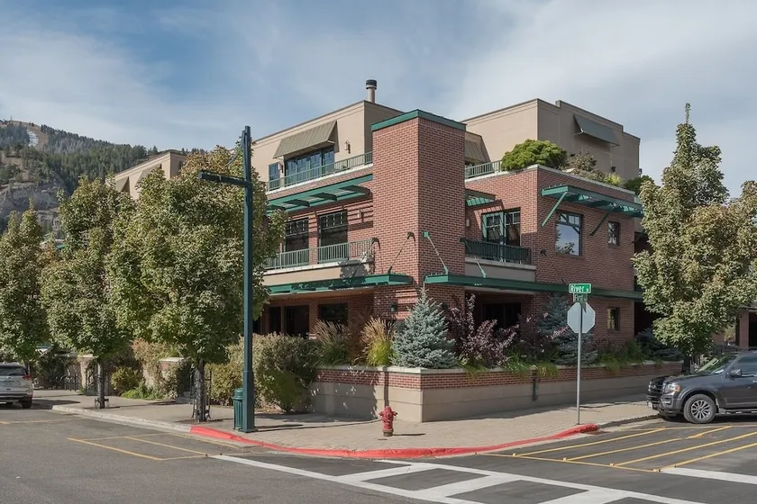Evergreen 22 - 1 Br Condo - Image 1