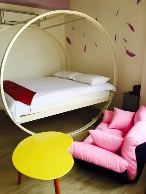 Stay In Bed Hostel - Image 1