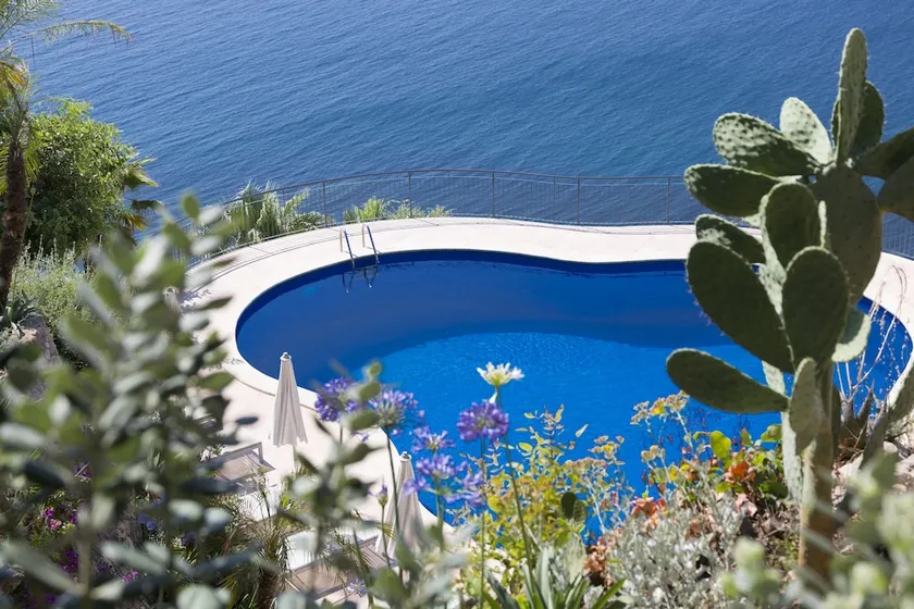 Crystal Sea Hotel - Image 1