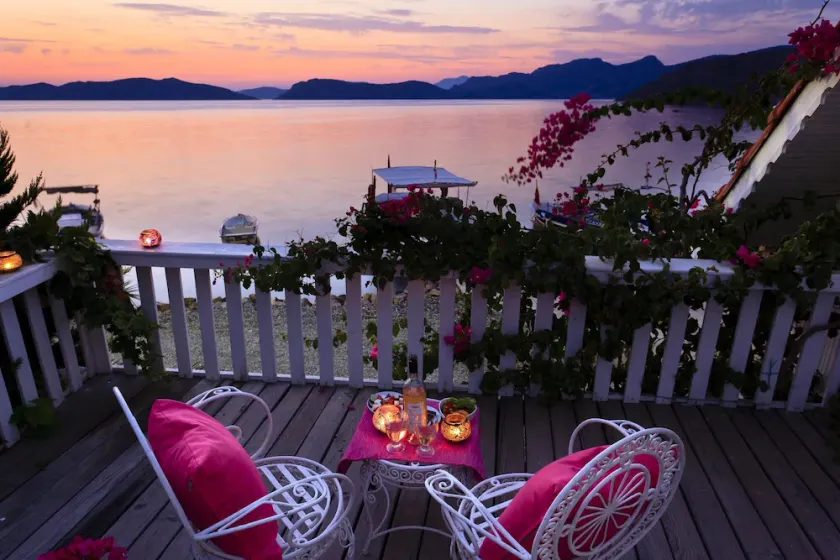 Waterfront Cottage in Ta l ca - Image 1