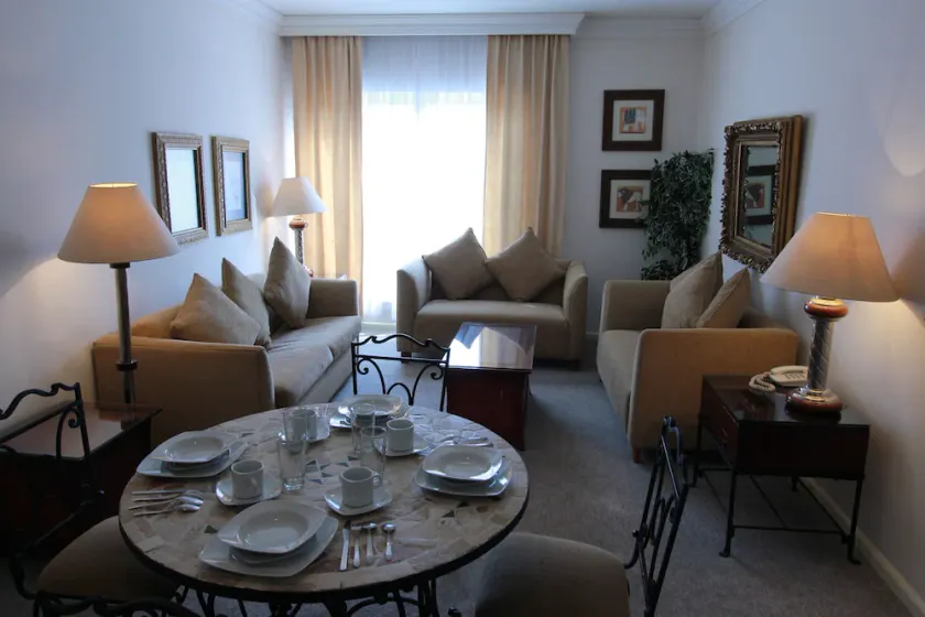 Suites Newton - Image 1