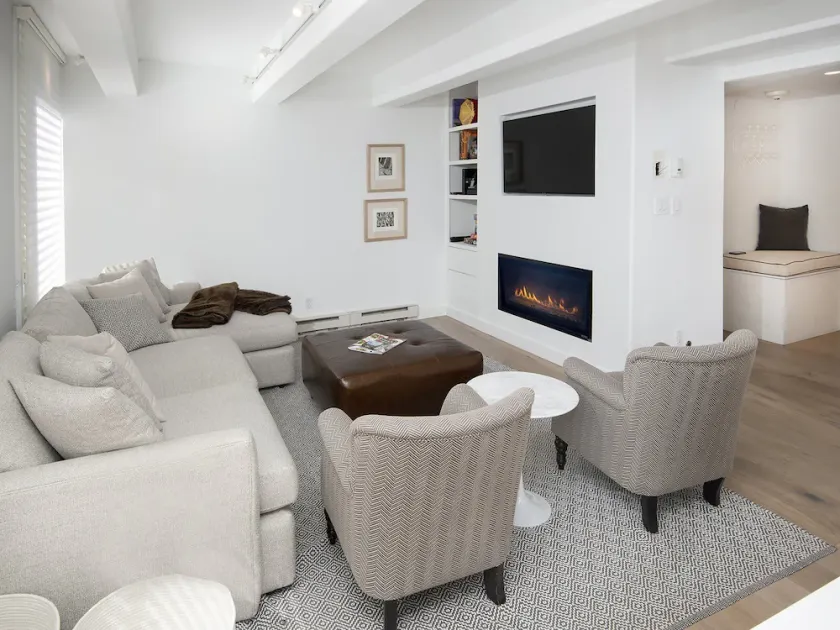 Vail International Condos - Image 1