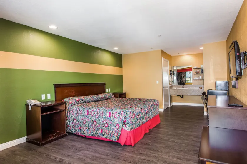Budget Inn Anaheim / Santa Fe Springs - Image 1