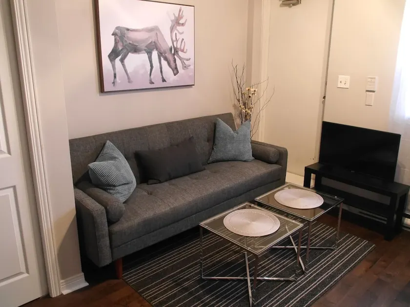 Trendy 1BR Unit on Queen St. W. - Image 1