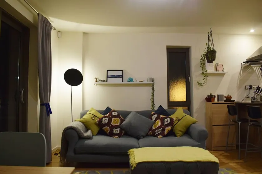 Charming and Spacious 2 Bedroom Flat In Shadwell - Image 1