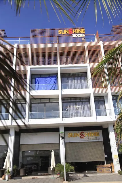 Sunshine Hotel - Image 1