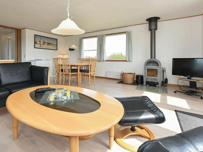 Cozy Holiday Home in Hvide Sande Near Sea - Image 1
